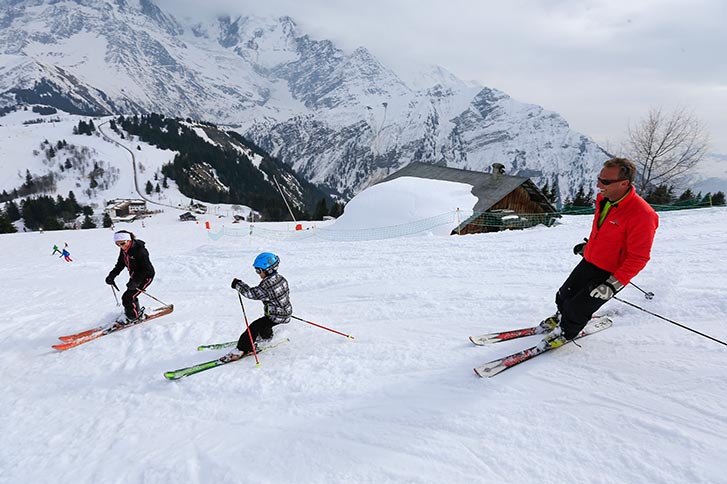family-skiing-courchevel