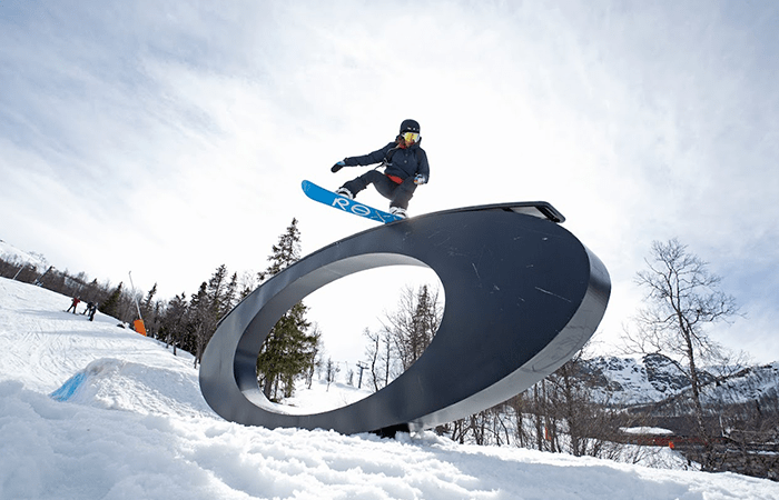 Freestyling snowboarder in Hemsedal
