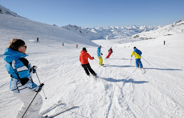 Choosing the right resort when planning your group ski trip 